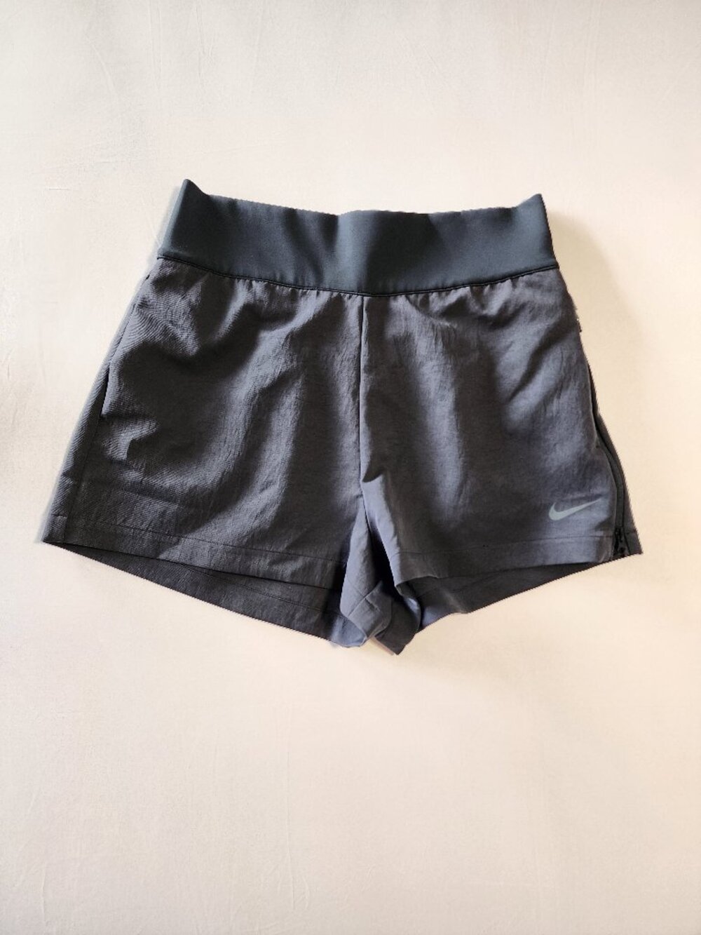 NWT Nike Tech Pack Woven High-Waist Shorts Size XL Gray Black High Rise Athletic